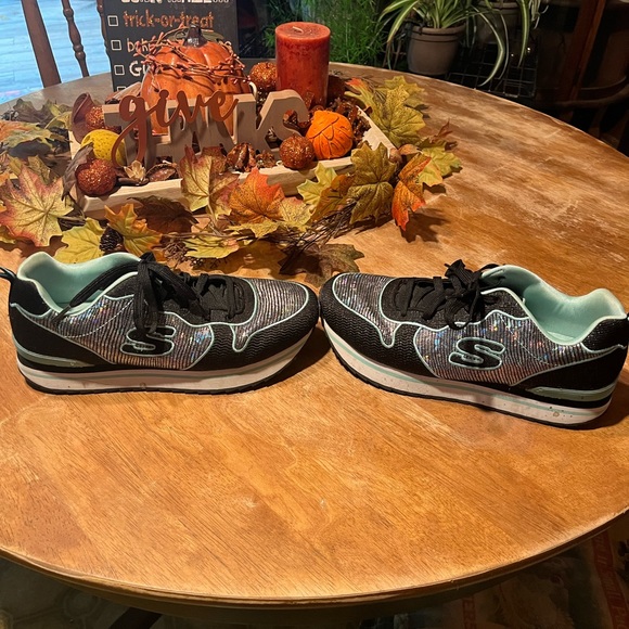 Womens size 8 Skechers. Very unusal. Black with multi shine. - Picture 2 of 4